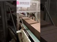 精密 な 動き: 動作 する セルボ シンクロナイズ された レンガ 切断 機械